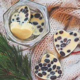 Zvláčňující tělová masážítka s kávovými zrny, čokoládou a vanilkou – Kořeněná káva