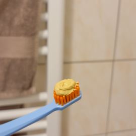 Bělící zubní pasta s kurkumou Bělící zubní pasta s kurkumou