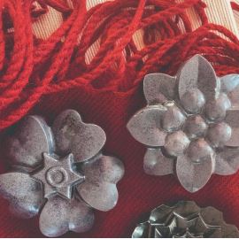 Přírodně barvené vánoční mýdlo se švestkovou vůní – jak vyrobit mýdlo z mýdlové hmoty Přírodně barvené vánoční mýdlo se švestkovou vůní – jak vyrobit mýdlo z mýdlové hmoty