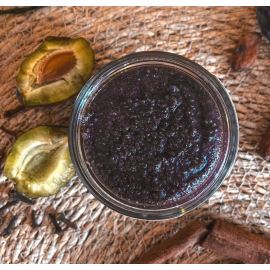 Zvláčňující pleťový peeling Cukrová švestka