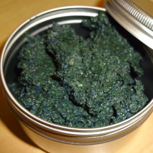 Čistiaca pleťová maska so zeleným ílom, spirulinou a mätou á la Lush