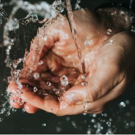 Jak se odlíčit šetrně k sobě i přírodě?