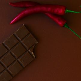 Výtečná domácí RAW čokoláda s chilli