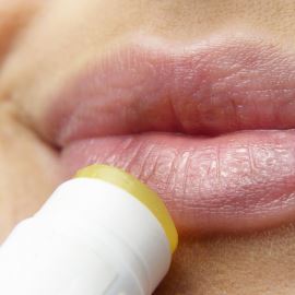 Medový balzám na rty s levandulí